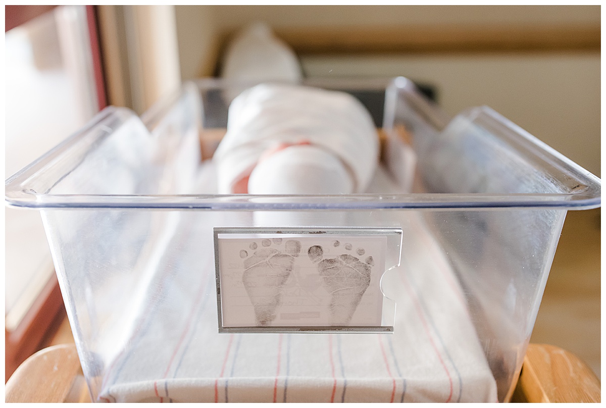 newborn baby footprints on bassinett card in scottsdale arizona hospital